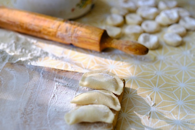 Rouleau pour rouler la pâte et les boulettes colléesAlimentation naturelle faite maison