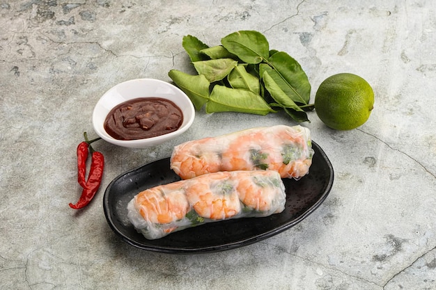 Rouleau de printemps snack vietnamien aux crevettes