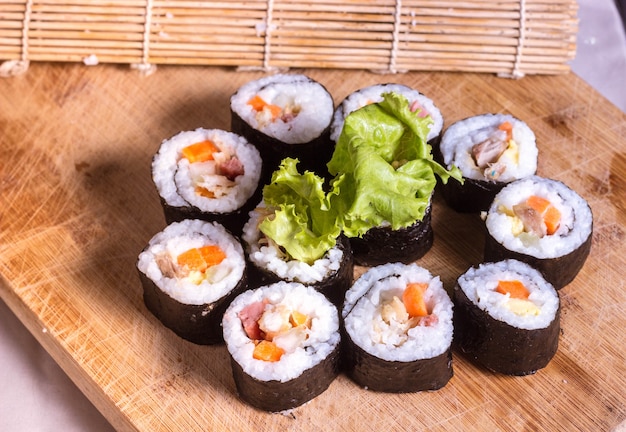 Rouleau de Sushi Maison au Poulet