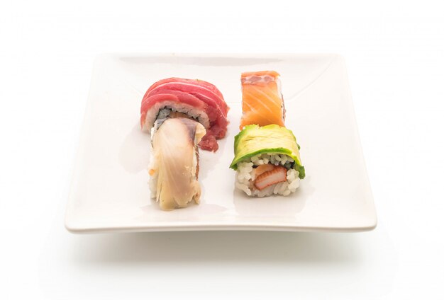 rouleau de sushi mixte - style de cuisine japonaise