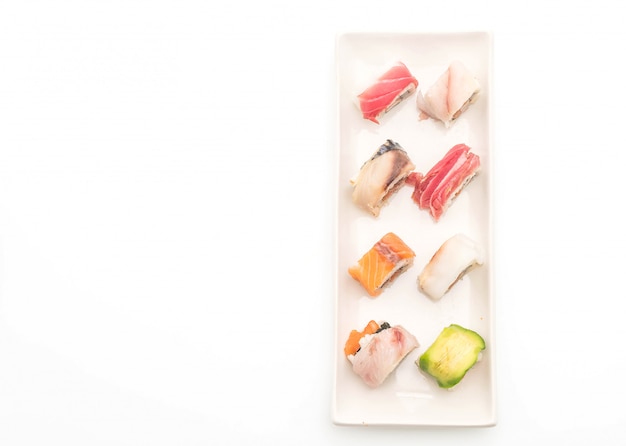 Photo rouleau de sushi mixte - style de cuisine japonaise