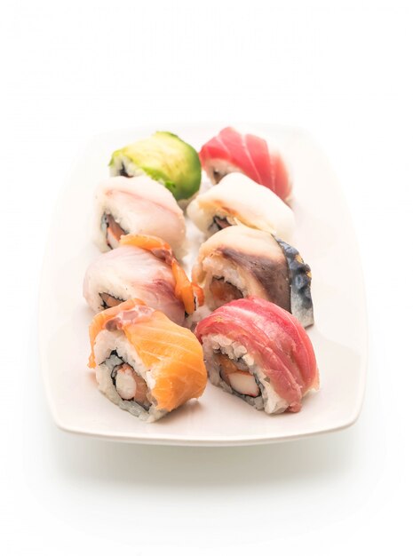 rouleau de sushi mixte - style de cuisine japonaise