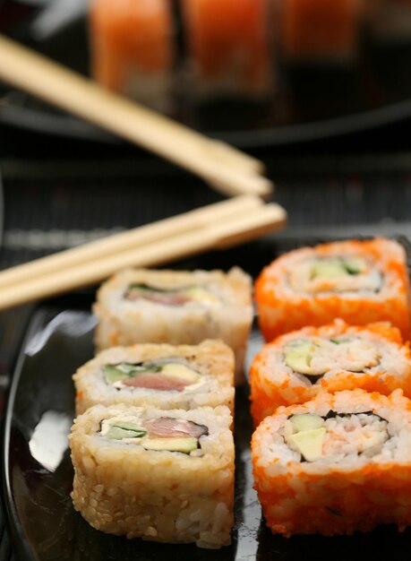 Rouleaux au crabe aux crevettes et à l'avocat