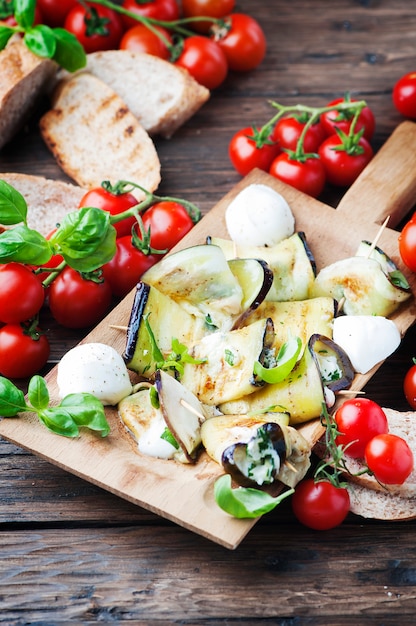 Rouleaux d'aubergines végétariennes à la mozzarella