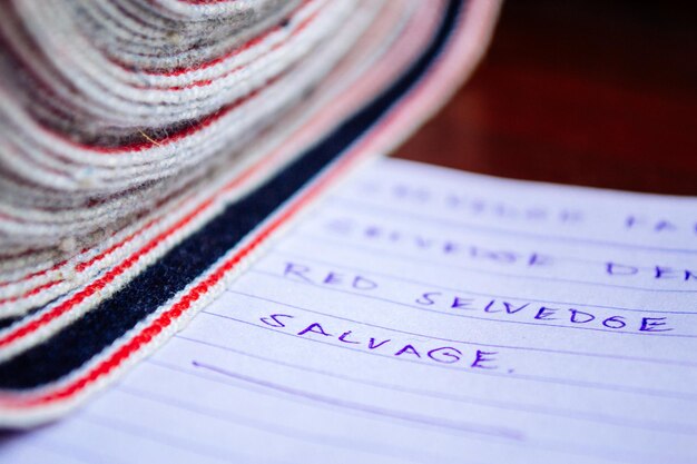 Photo rouleaux de denim selvedge