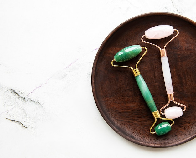 Rouleaux de jade pour le massage du visage de beauté