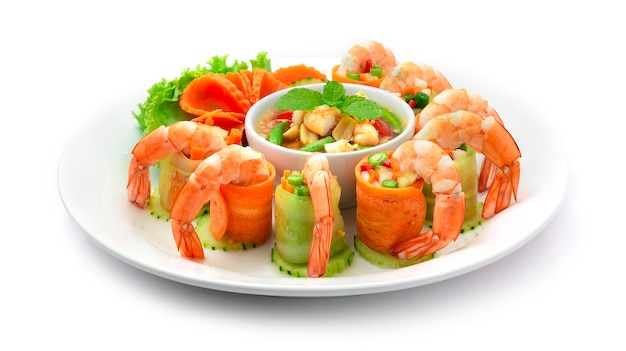 Rouleaux de salade épicée à la papaye avec crevettes Thai Food Style Fusion Servi Sauce épicée