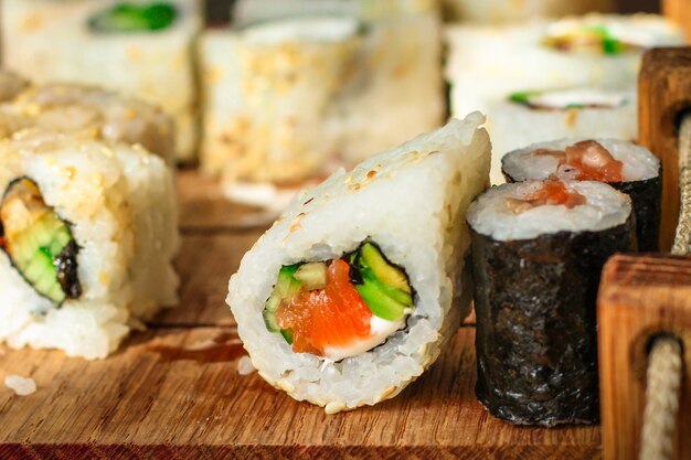 Rouleaux de sushi au thon