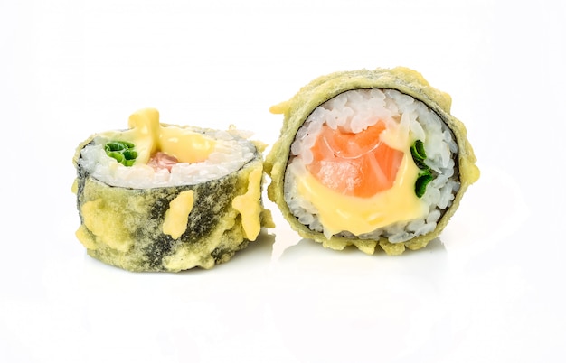 Rouleaux de sushi japonais frais traditionnels