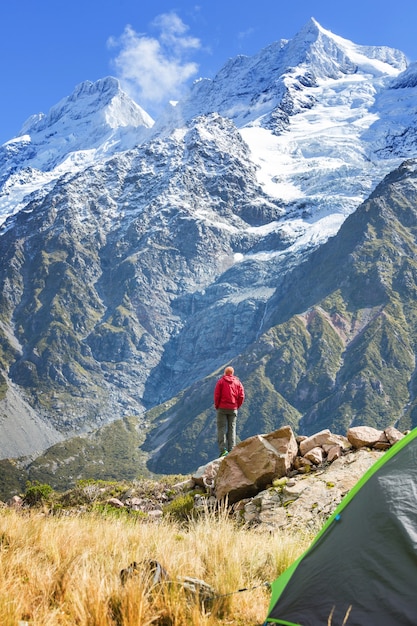 Routard en randonnée en haute montagne