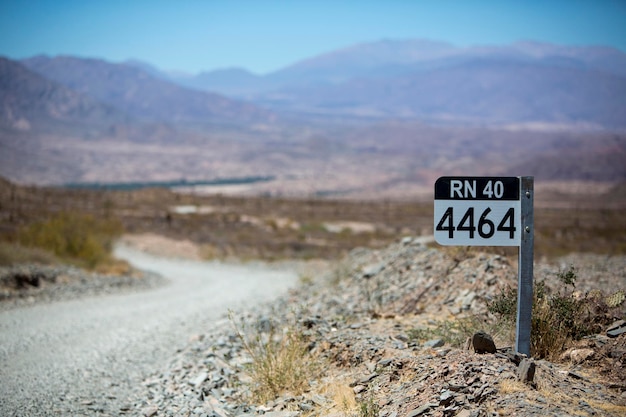 Route 40 sign road dans le nord de l'Argentine