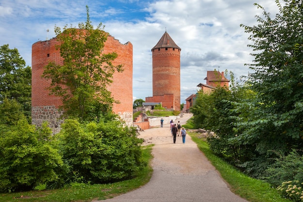 La route de l'ancien château de Turaida Sigulda Lettonie