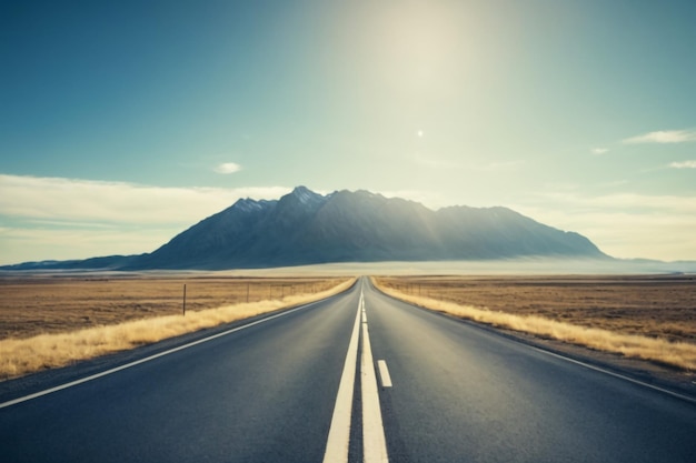 La route d'asphalte et le ciel