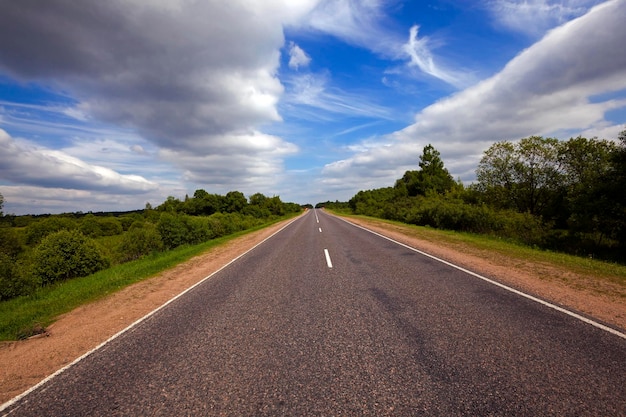 La route asphaltée