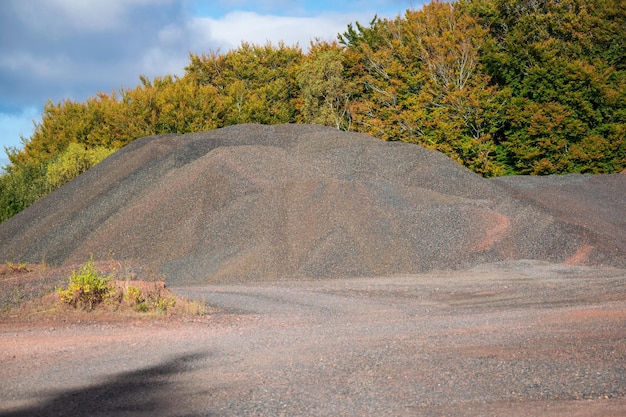 Photo route au milieu des arbres contre le ciel en automne