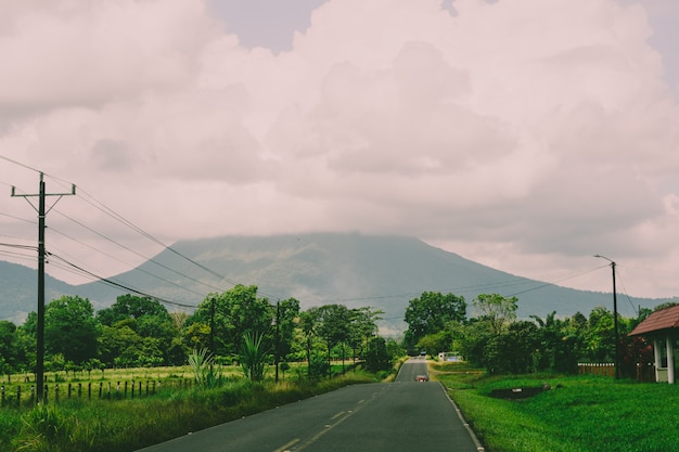 Route au milieu du bois vert, Costa Rica