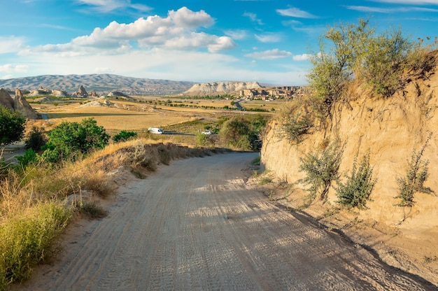 Route de campagne dans la vallée