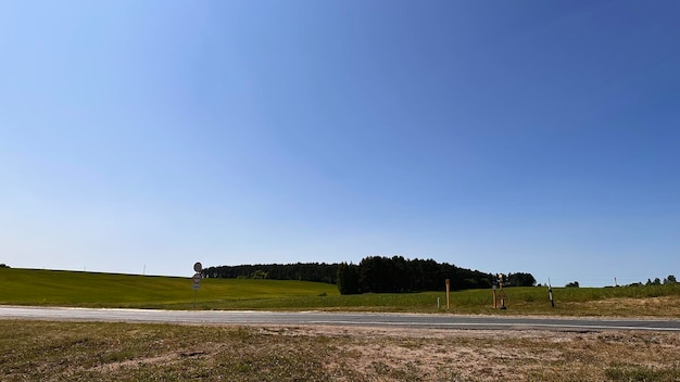 route de campagne sur fond de nature