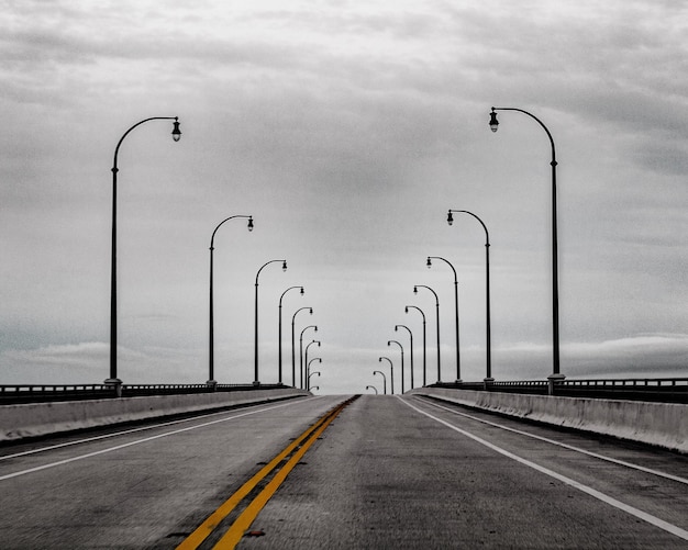 La route contre le ciel