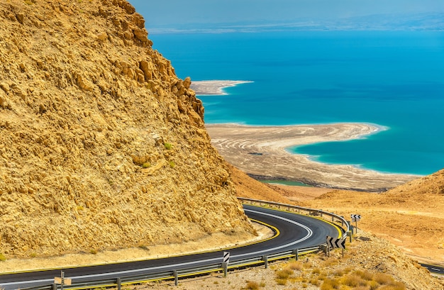 Route dans le désert de Judée près de la mer Morte - Israël