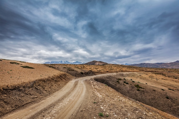 Photo route dans l'himalaya