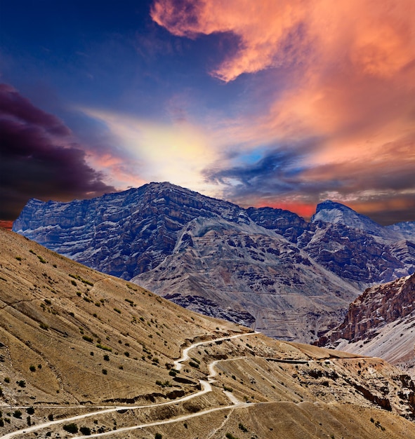 Route dans l'Himalaya