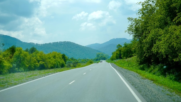 Route dans les montagnes de l'Altaï, Russie