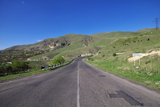 La route dans les montagnes du Caucase en Arménie