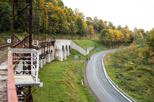 Route dans les montagnes