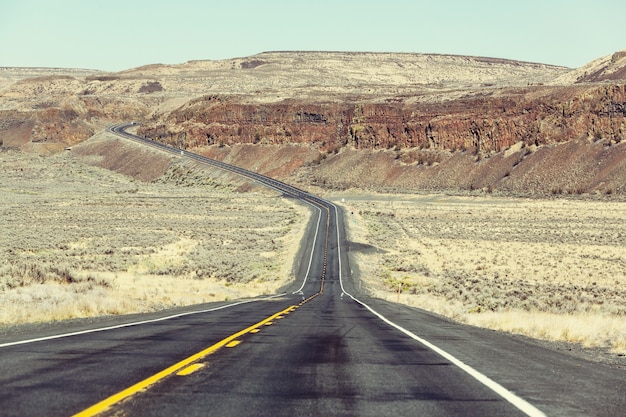 Route dans le pays des prairies