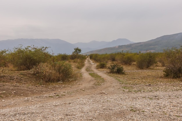 La route dans la vallée au pied du Demerdzhi