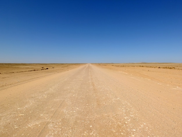 La route sur le désert, Windhoek, Namibie