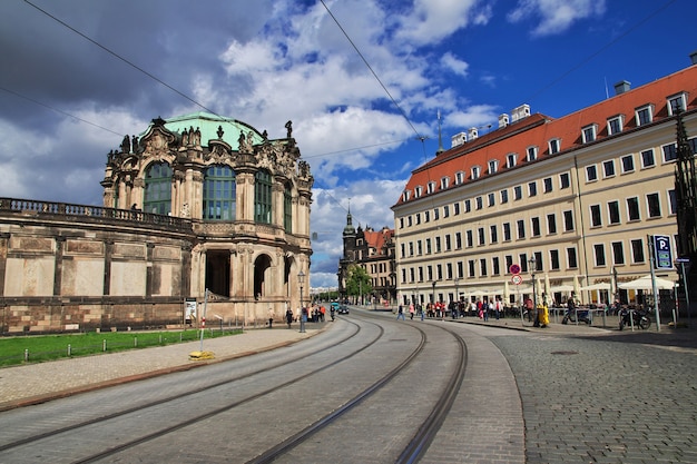 La route du palais Zwinger à Dresde, Allemagne Saxe