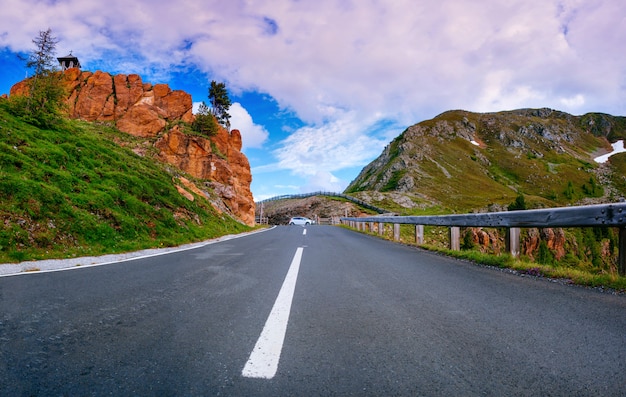 Route entre rochers