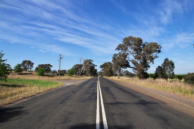 La route est en zone rurale, Australie