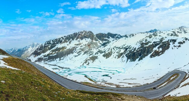 Route en été Alpes montagne et lac gelé Autriche Panorama