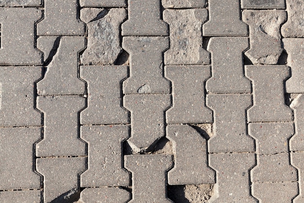 Route faite de tuiles en béton