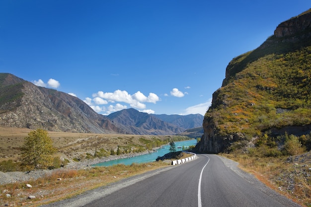 Photo route de montagne dans une belle nature