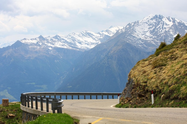 Route à la montagne