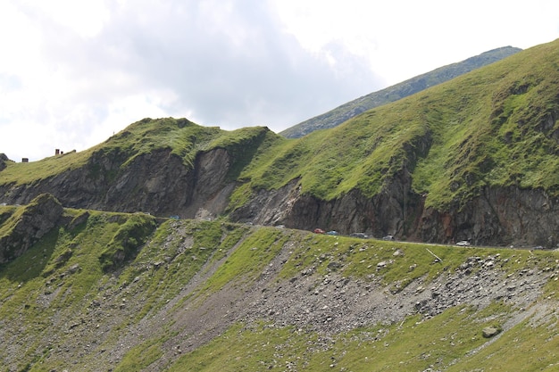 Une route sur une montagne