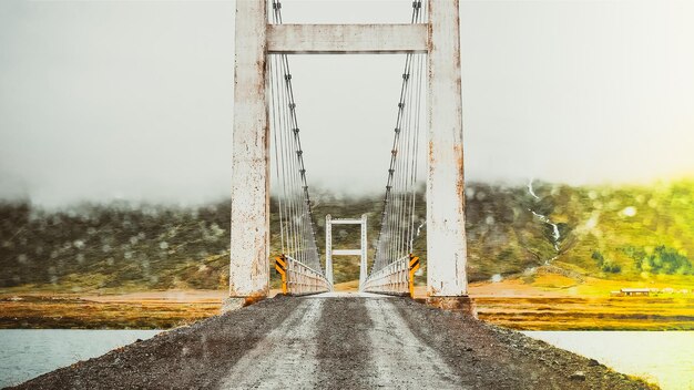 Photo route par pont contre le ciel