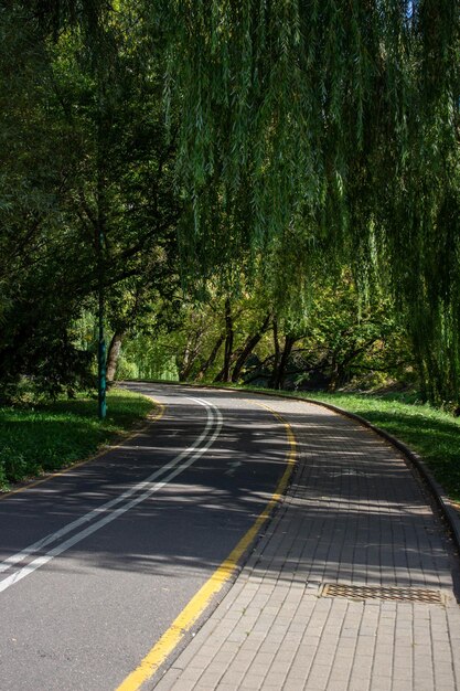 Route piétonne dans un parc de loisirs