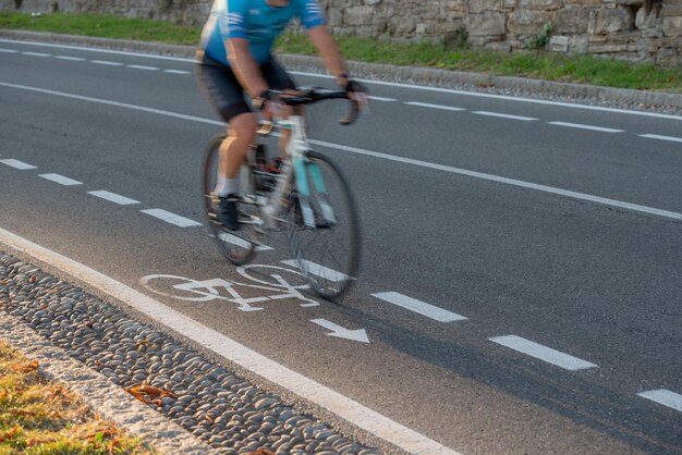 Route avec piste cyclable