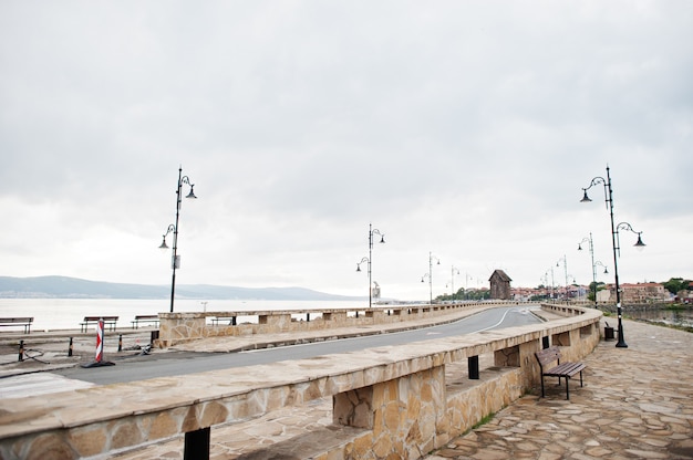 Route et rue de la ville de Nessebar, Bulgarie.