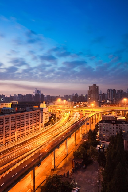 Route surélevée au lever du soleil à shanghaiChine