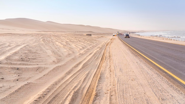 Photo route de swakopmund à la baie de walvis en namibie