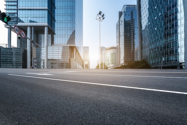 Route urbaine et architecture moderne