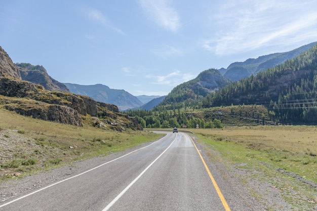 Route vers les montagnes de l'Altaï