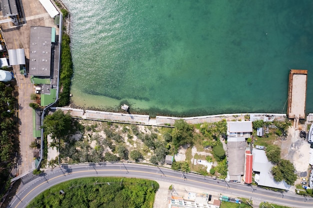 Route vue de dessus près de la mer à Phuket Thaïlande