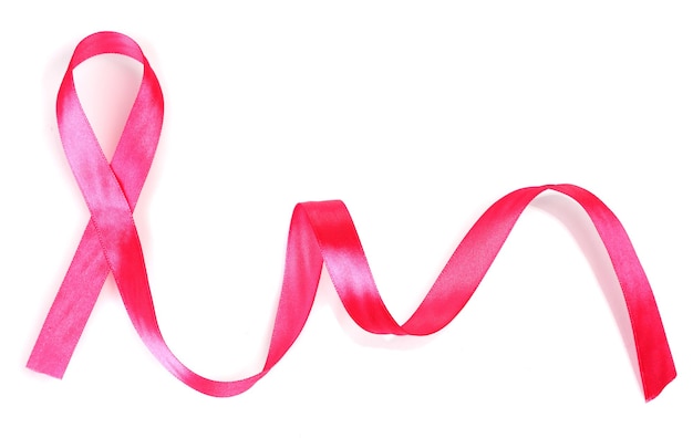Un ruban rose contre le cancer du sein isolé sur blanc